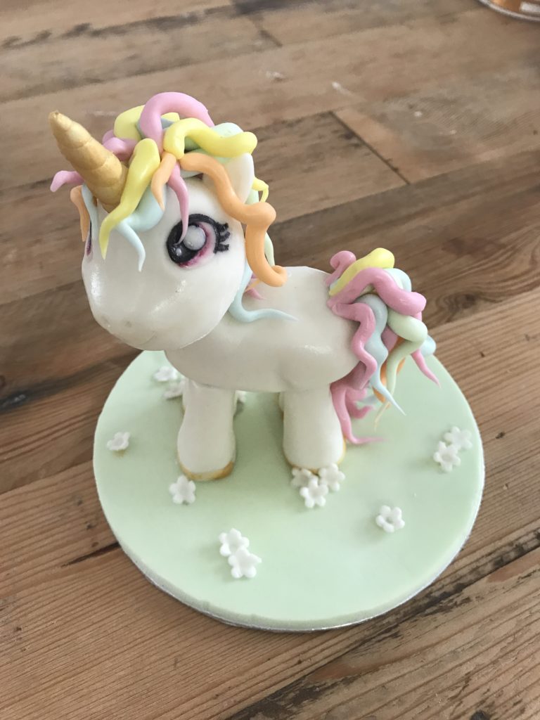 fondant unicorn with rainbow sugar hair