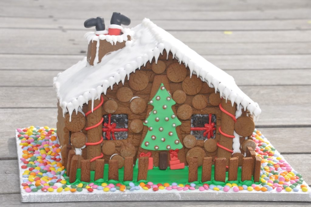 fondant tree cabin on log cabin gingerbread house