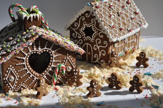 Small and large gingerbread houses side by side