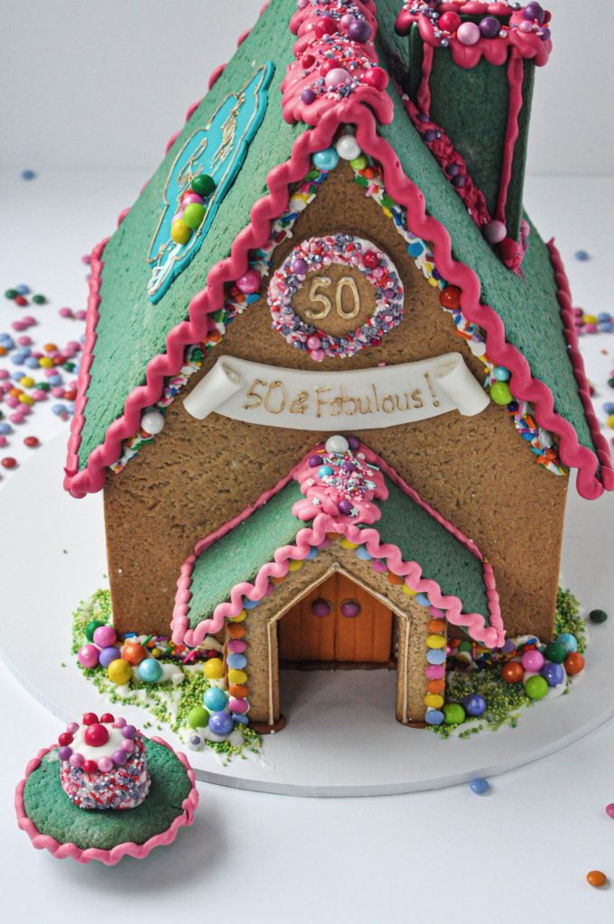 Front view of birthday gingerbread